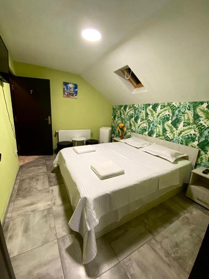 Vila Amalia Muntii Macinului Εξωτερικό φωτογραφία